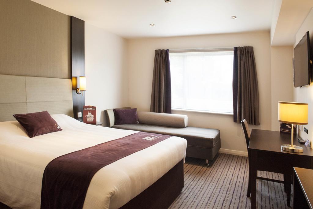 Premier Inn Chester Central - North Exterior foto