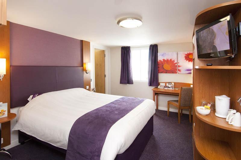 Premier Inn Chester Central - North Exterior foto